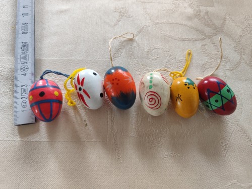 Bunte ostereier aus holz - bunte,