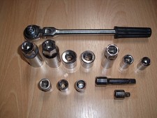 Gelenkratsche mit Verlängerung, Adapter und 10 Nüssen