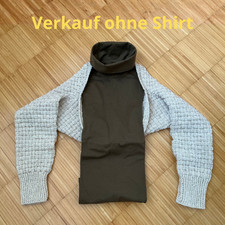 Handgestrickter Ärmelschal