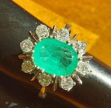 Wunderschöner Smaragd-Weissgoldring, 585 WG, rundum mit Brillanten,  0,35 ct. 