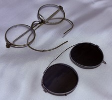Zwei Antike Brillen 11x4cm
