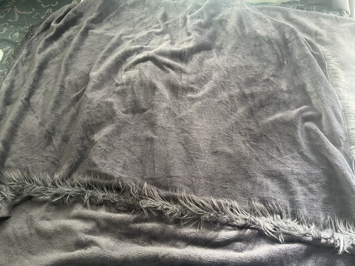 Graue einfarbige kuscheldecke - graue,