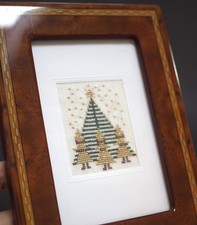 Bilderrahmen (U)  Holz/MDF braun FM ca. 10 x 15 cm Tannenbaum handgestickt