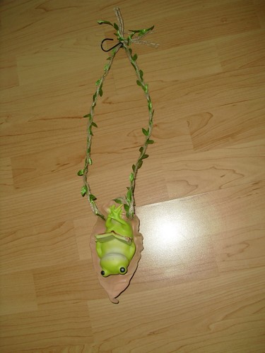 Gartenfigur frosch auf blatt - gartenfigur,