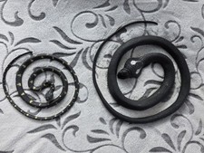 2x Gummischlange Gummi Schlange Set Reptilien Kriechtier Spielzeug Attrappe 