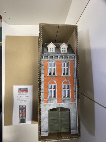 Spur wohnhaus mit - nr.3, tor