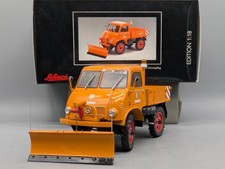 Modellautos 1:18 Schuco Mercedes Benz Unimog 401 mit Schneepflug mit OVP