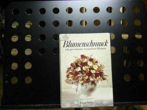 Blumenschmuck aus getrockneten