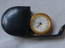 kleiner Reisewecker Box aus Kunstleder  defekt