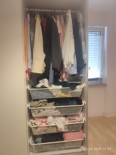 Kleiderschrank