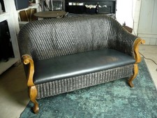 Korbsofa antik schwarz  2 Sitzer Holz Leder Rattan couch Korbflecht  Schnitzerei