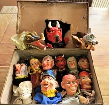 13 Alte Handpuppen mit altem Koffer