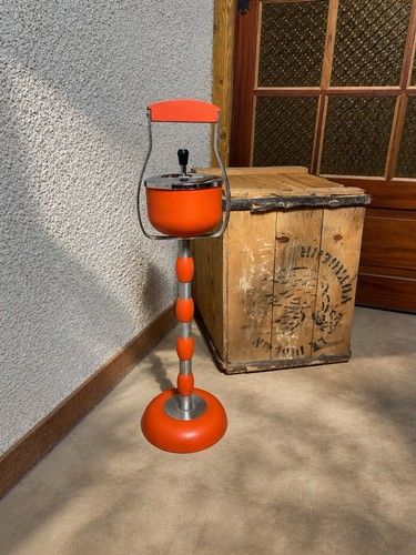 Aschenbecher auf fuß orange - auf,