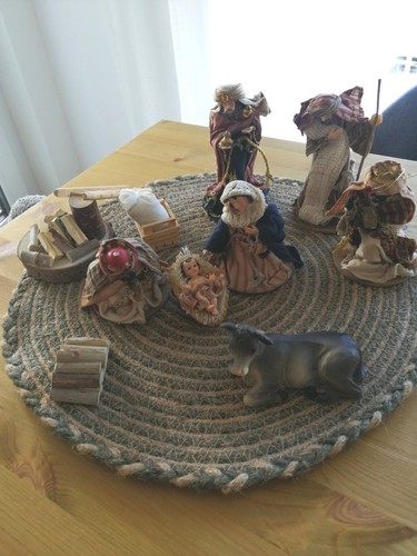 Krippenfiguren set bekleidet - krippenfiguren,