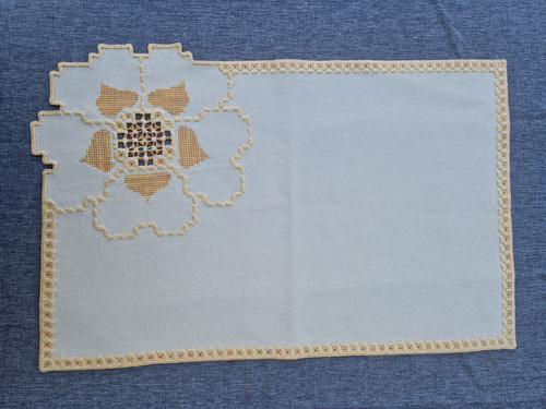 Hardanger deckchen hellgelb - deckchen,,