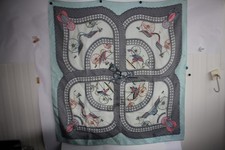 HERMES Seidentuch Autos Körbe