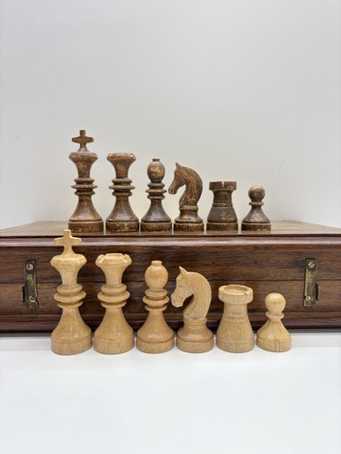 Schachfiguren aus holz - schachfiguren, •