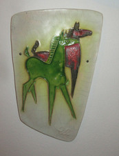 wandkeramik mit pferden