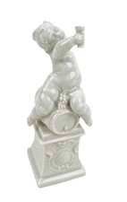 Putto auf Postament Bacchus