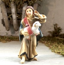 Hirte mit Schaf. Krippenfigur