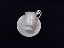 KPM  Berlin 1  zweiteiliges Kakaogedeck mit Valutenhenkel u. Perlrand