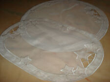 2 moderne weiße Weihnachtsdecken mit Sternen Durchbruch rund 50 und oval 33/48