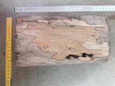 Kastanien-Holz gestockt