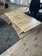 Hochwertiger Couchtisch in Holzoptik mit Ablagefach