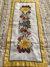 Alte Tischdecke Tischläufer Handarbeit RICO Design. Blumen Glänzend