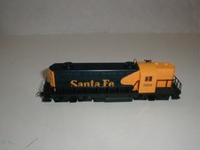 Mehano Modelleisenbahn HO, Amerikanische Diesellok Santa Fe 2654 (FW 27