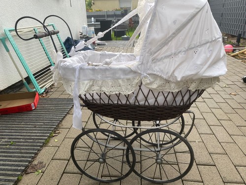 Nostalgischer puppenwagen - puppenwagen, im