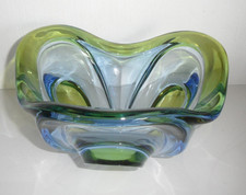 Schale aus blau-türkis und