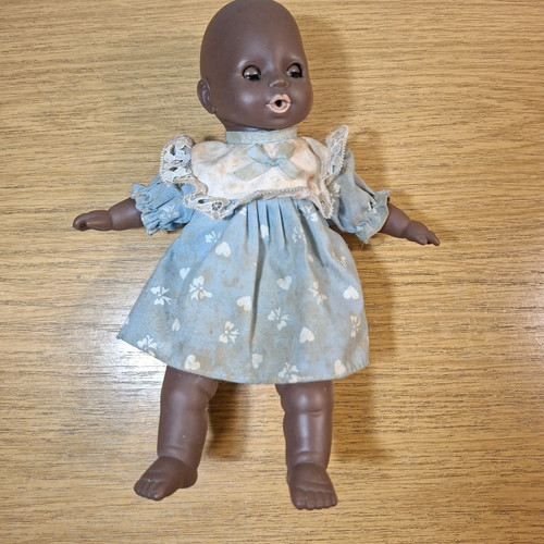 Kleine farbige puppe mit - farbige, puppe,