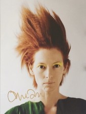 Tilda Swinton signiert
