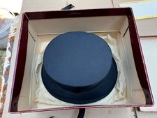 Antiker Zylinder schwarz Hut mit Marke und Karton