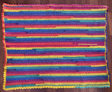 Schöne Deko Häkeldecke ca 87x72 cm, Handarbeit, Regenbogen Muster, Muschelsaum