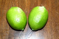 2 künstliche Limonen grüne