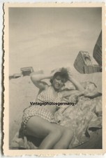 D8477 Photo 1940s Pretty Woman