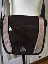 VAUDE Umhängetasche  mit durchdachter Aufteilung für den modernen Alltag