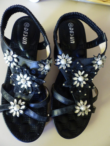 Sandalen mit schmucksteinen - sandalen,