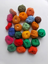 Konvolut von Resten Perlgarn versch. Farben 50/50 %