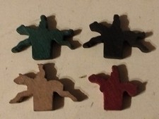 4 alte Spielfiguren Holzfiguren Reiter zu Pferde für antik Brett Spiel