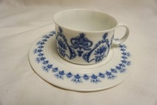 Hübsche Moccatasse,weißes Porzellan mit blauem Blumendekor von Melitta