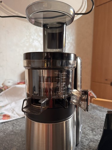 Hurom slow juicer - juicer, sbe17