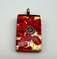 Anhänger mit Öse, Murano, rot & Millefiori auf Goldblatt, rechteckig. Vintage.
