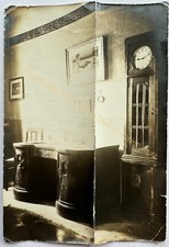 orig. Foto Wohnung Interieur Möbel um 1920 Landau Isar Standuhr