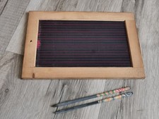 Alte kleine Schultafel Schiefertafel mit Holzrahmen und 2 Griffel 22 x 15 cm
