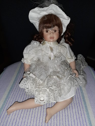 Vintage gilde porzellanpuppe - vintage,
