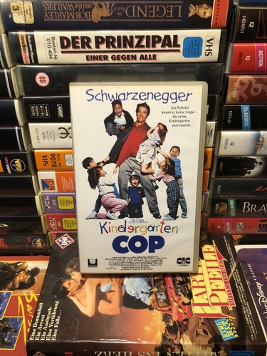 Kindergarten cop vhs - cop,