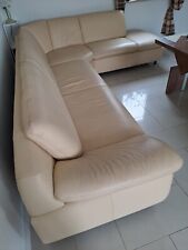 großes Eckledersofa und Bank